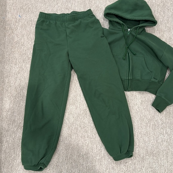 Aritzia TNA sweat fleece terry fleece mega fit - Picture 2 of 4